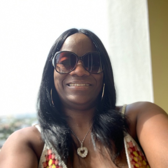 Meet your Posher, Donita - Picture 2 of 6